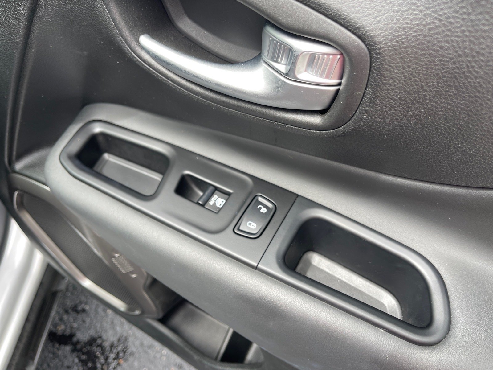 Used 2021 Silver Jeep Limited image 19