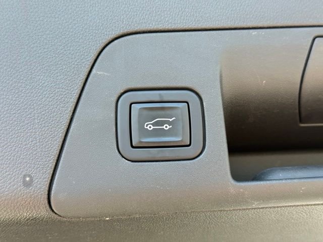 Used 2021 White Buick Essence image 19