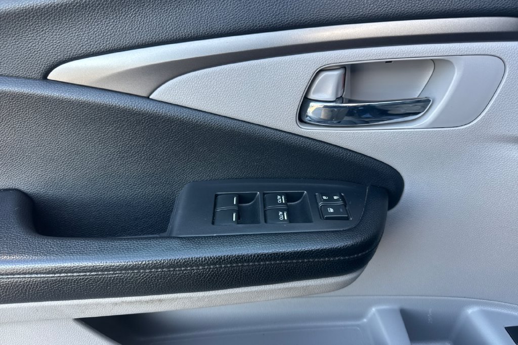 Used 2019 Obsidian Blue Pearl Honda LX image 12