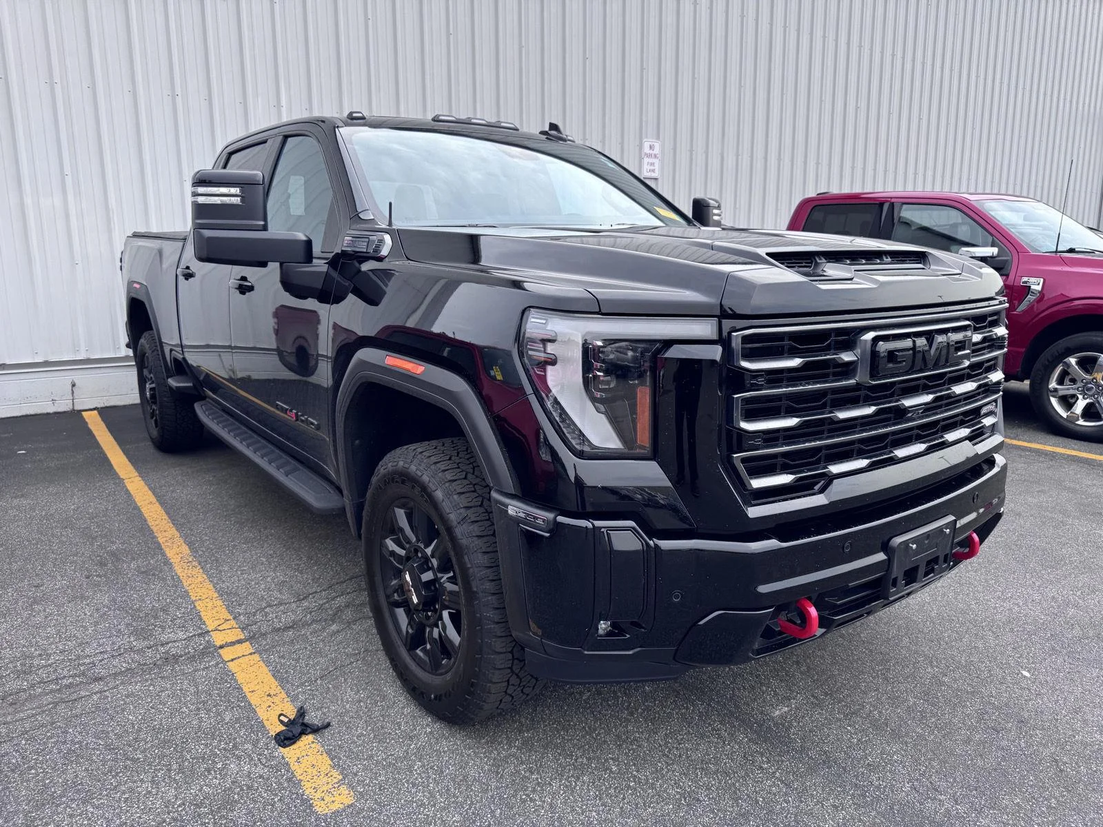 Used 2025 Onyx Black GMC AT4 image 3