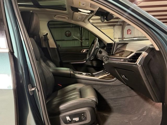 Used 2023 Blue BMW xDrive40i image 11