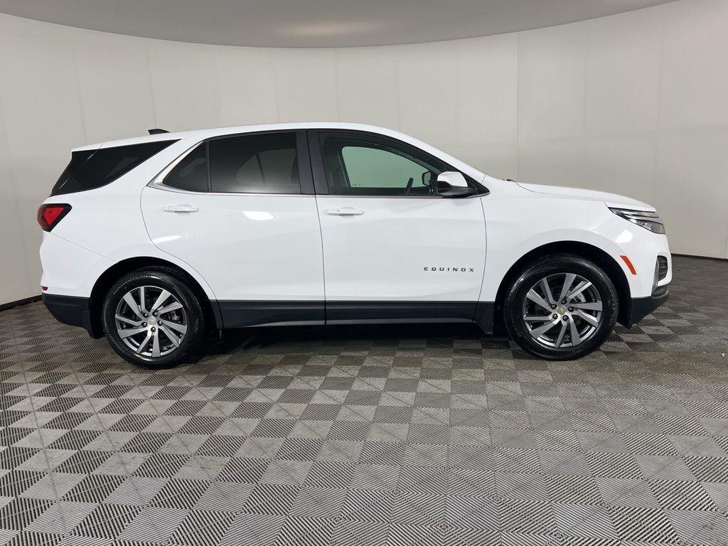 Used 2024 Summit White Chevrolet LT image 4