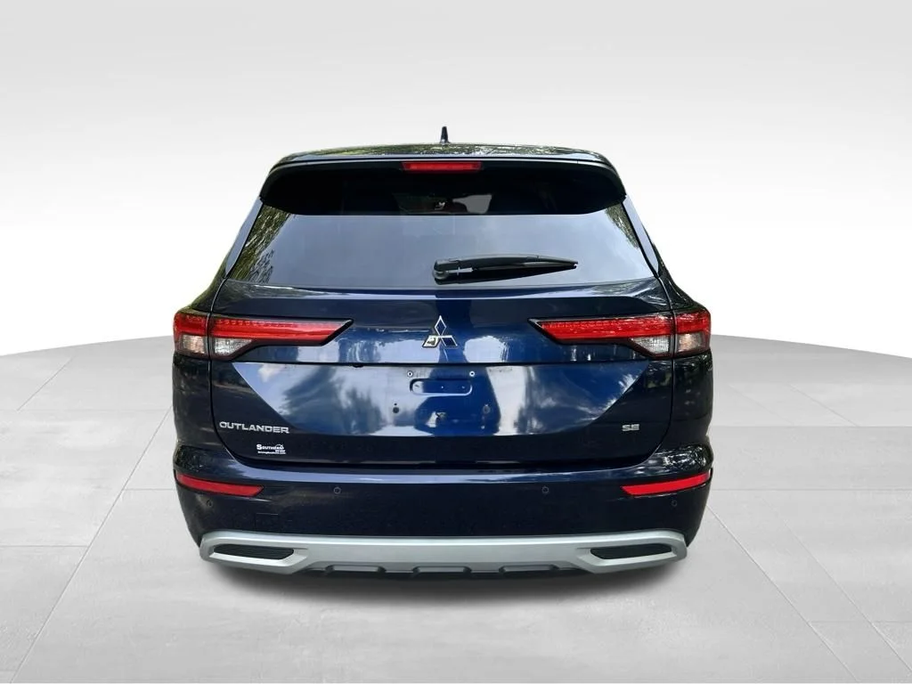 Used 2024 Black Mitsubishi SE image 4