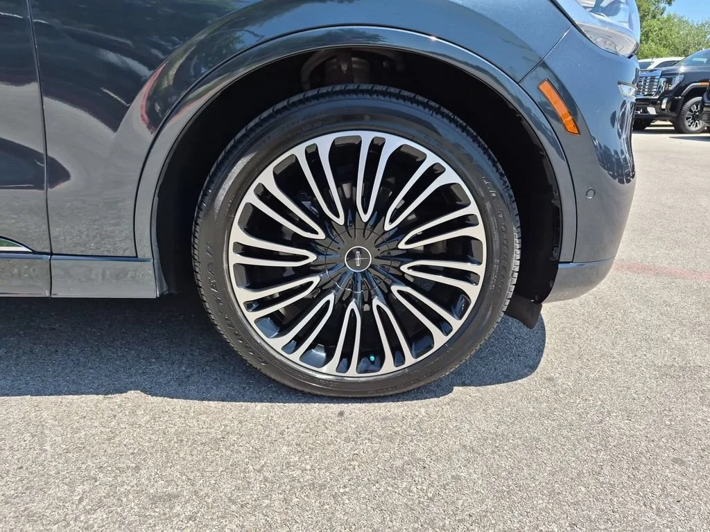 Used 2023  Lincoln Black Label image 15