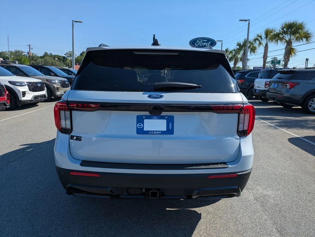New 2026 Space White Metallic Ford ST-Line image 5
