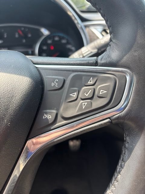 Used 2016 IRIDESCENT PEARL TRICOAT Chevrolet LT image 17