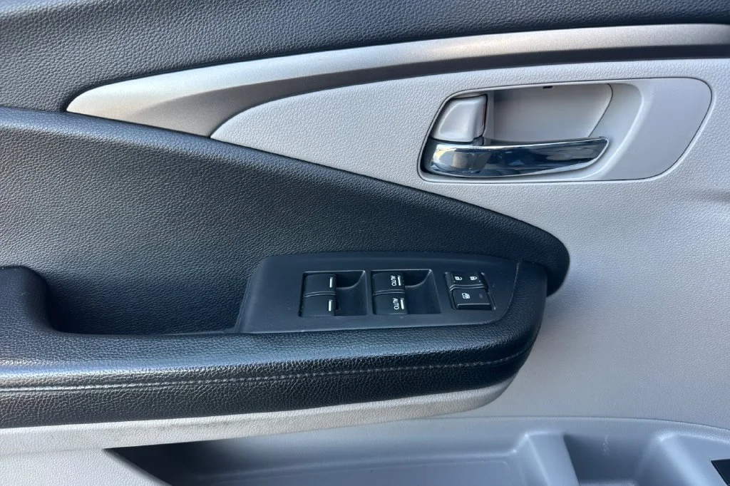 Used 2019 Obsidian Blue Pearl Honda LX image 12