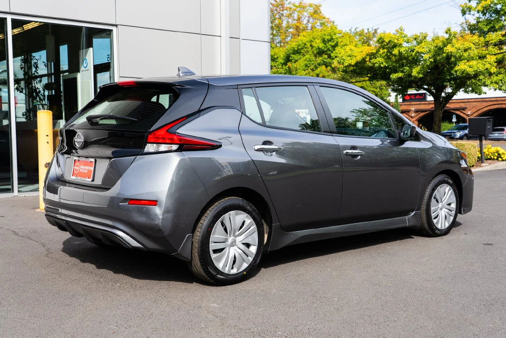 Used 2025 Gray Nissan S image 6