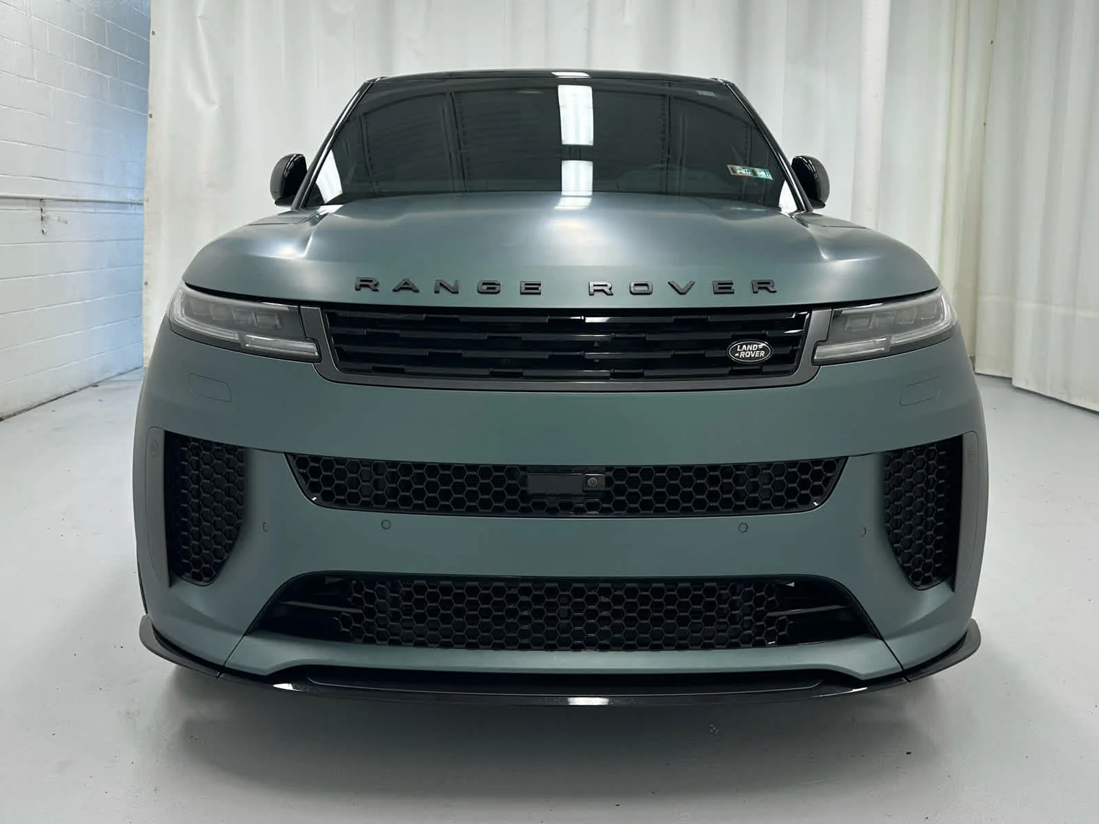 Used 2025 SV BESPOKE MATTE GREEN Land Rover SV Edition Two image 5