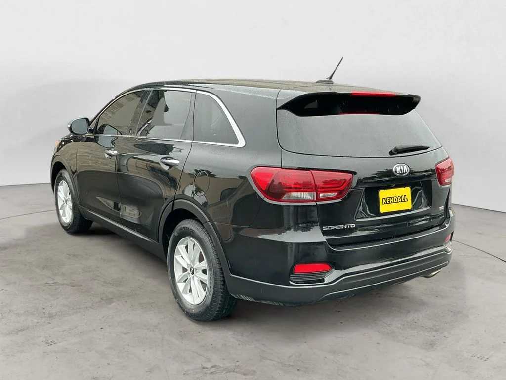 Used 2019 Black Kia L image 7