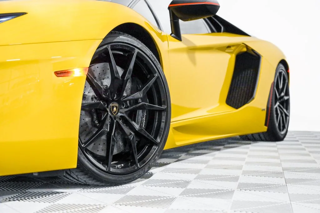 Used 2016 Yellow Lamborghini LP700-4 image 12
