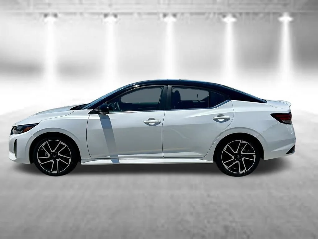 2025 Nissan Sentra SR - Photo 10
