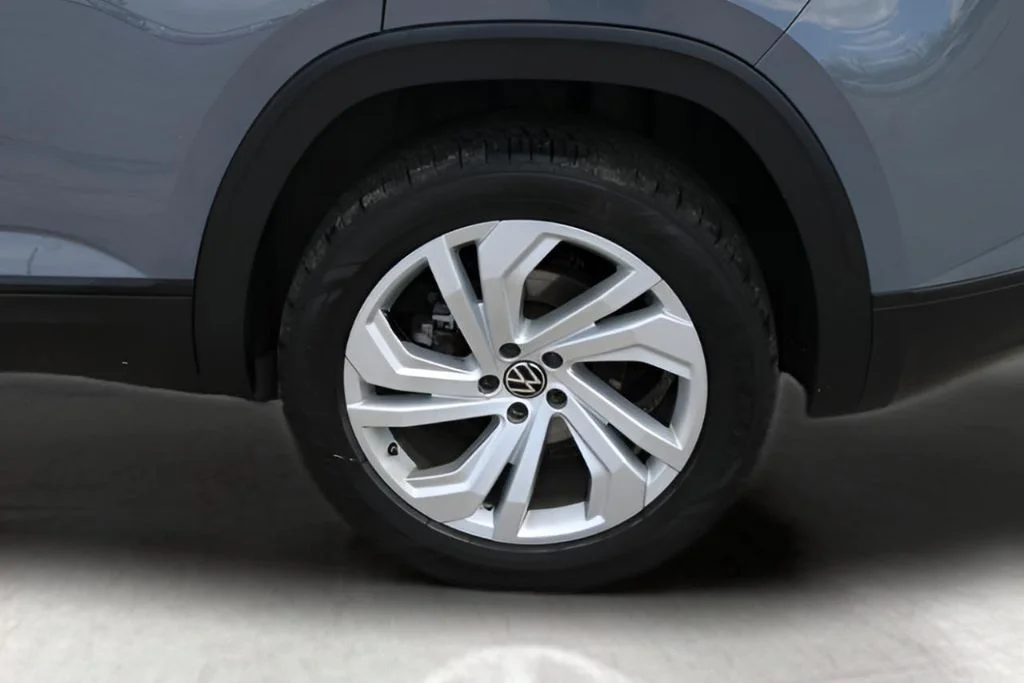Used 2021 Gray Volkswagen 3.6L V6 SEL image 9
