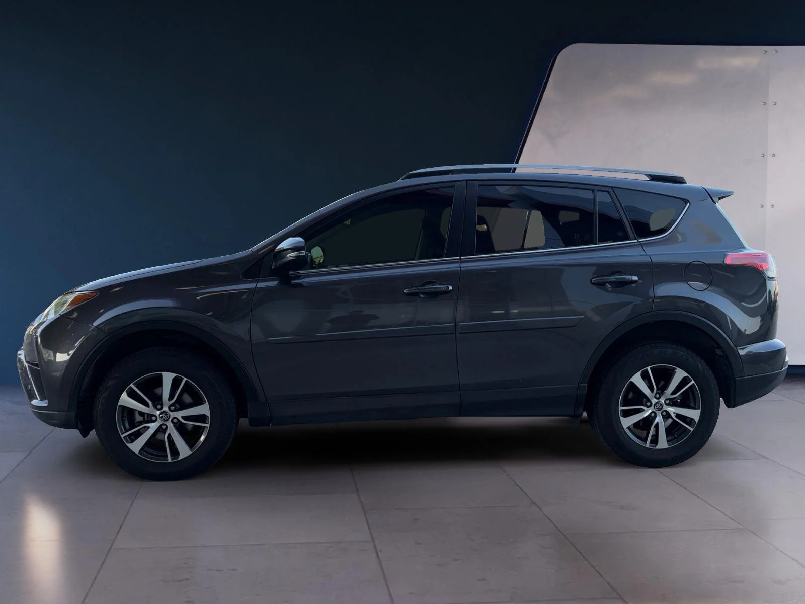 Used 2018 Magnetic Gray Metallic Toyota XLE image 2