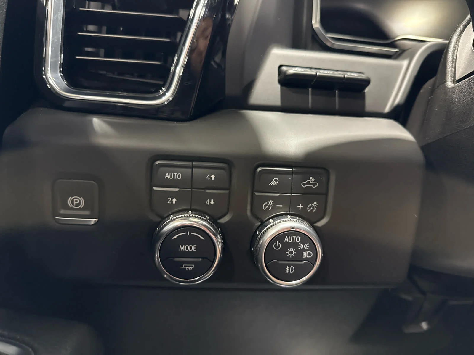 Used 2025 Titanium Rush Metallic GMC Denali image 24