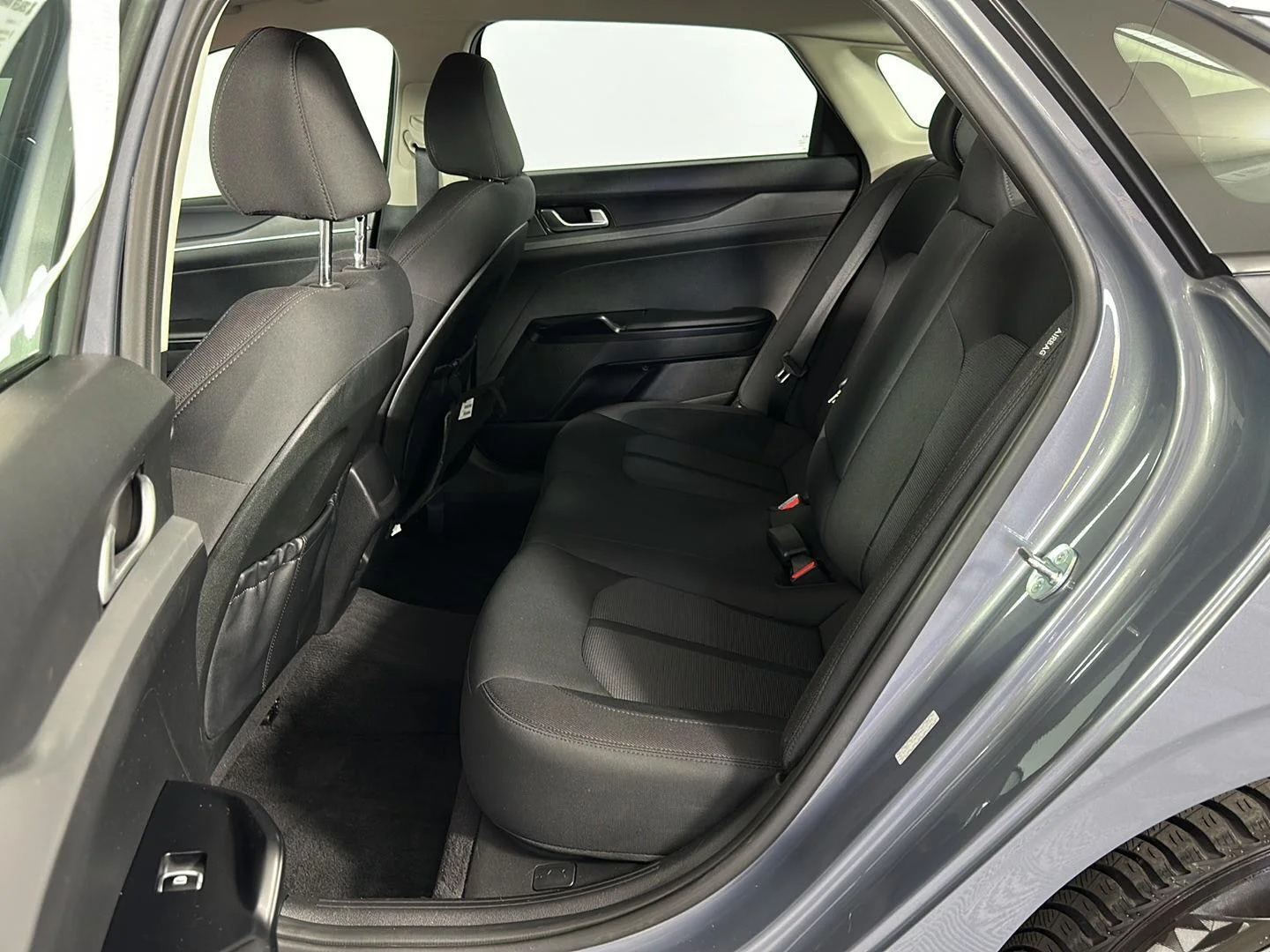 Used 2023 Everlasting Silver Kia LXS image 20