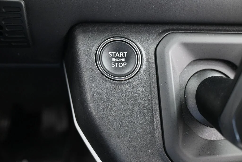 Used 2025 White Land Rover S image 39