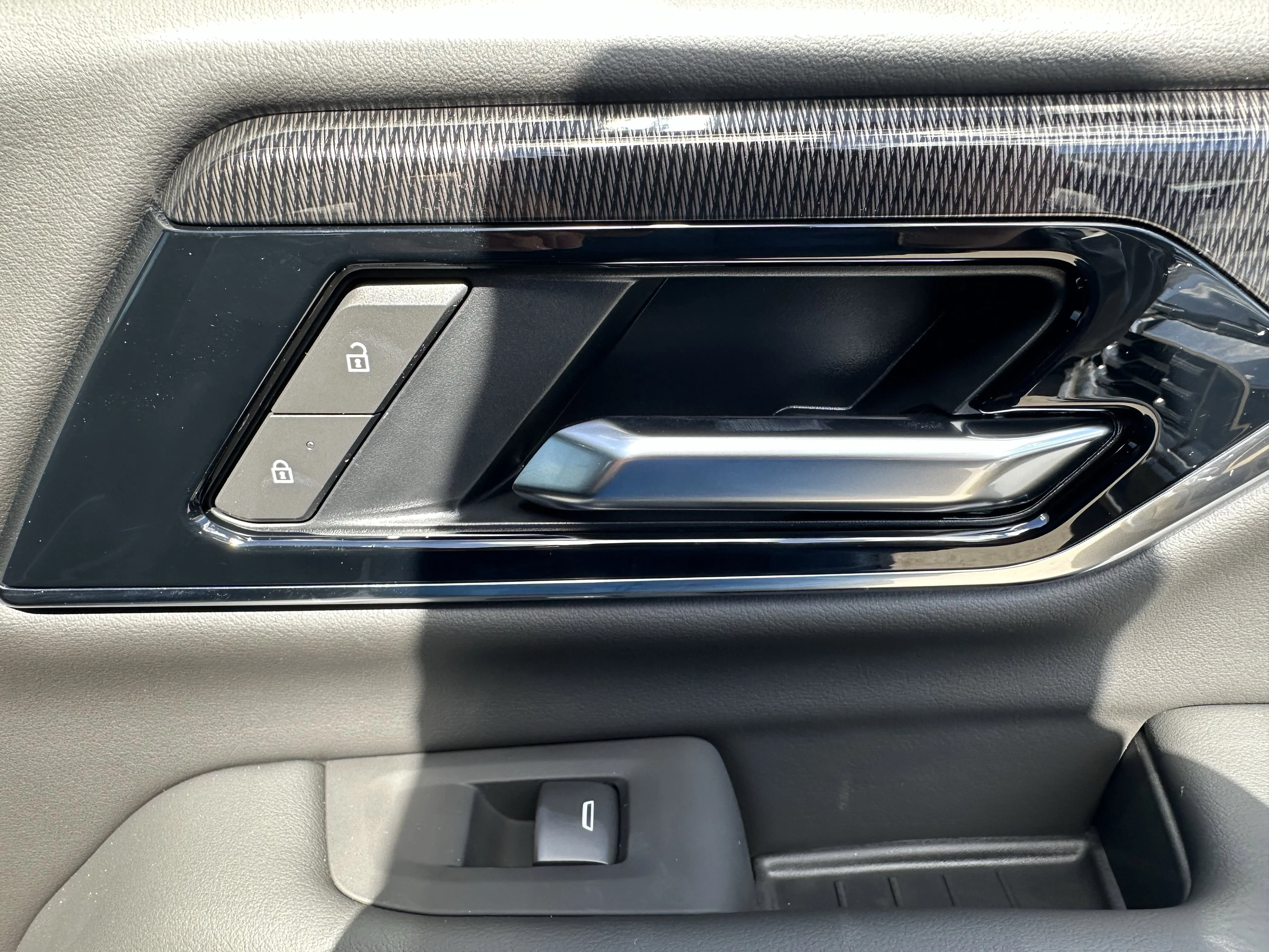 New 2026 Summit White GMC Elevation image 20