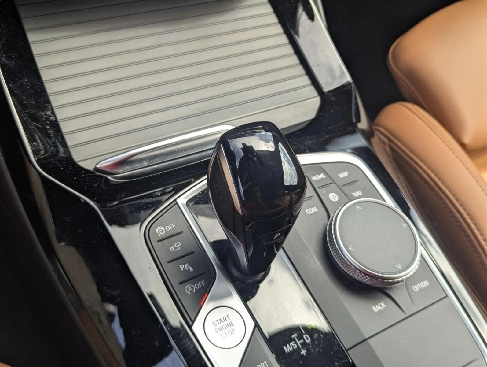 Used 2024 Mineral White Metallic BMW sDrive30i image 5