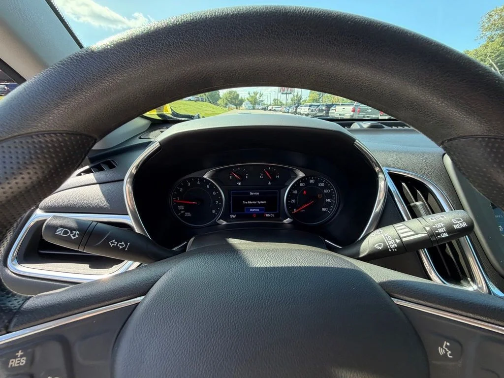 Used 2019 White Chevrolet LT image 28