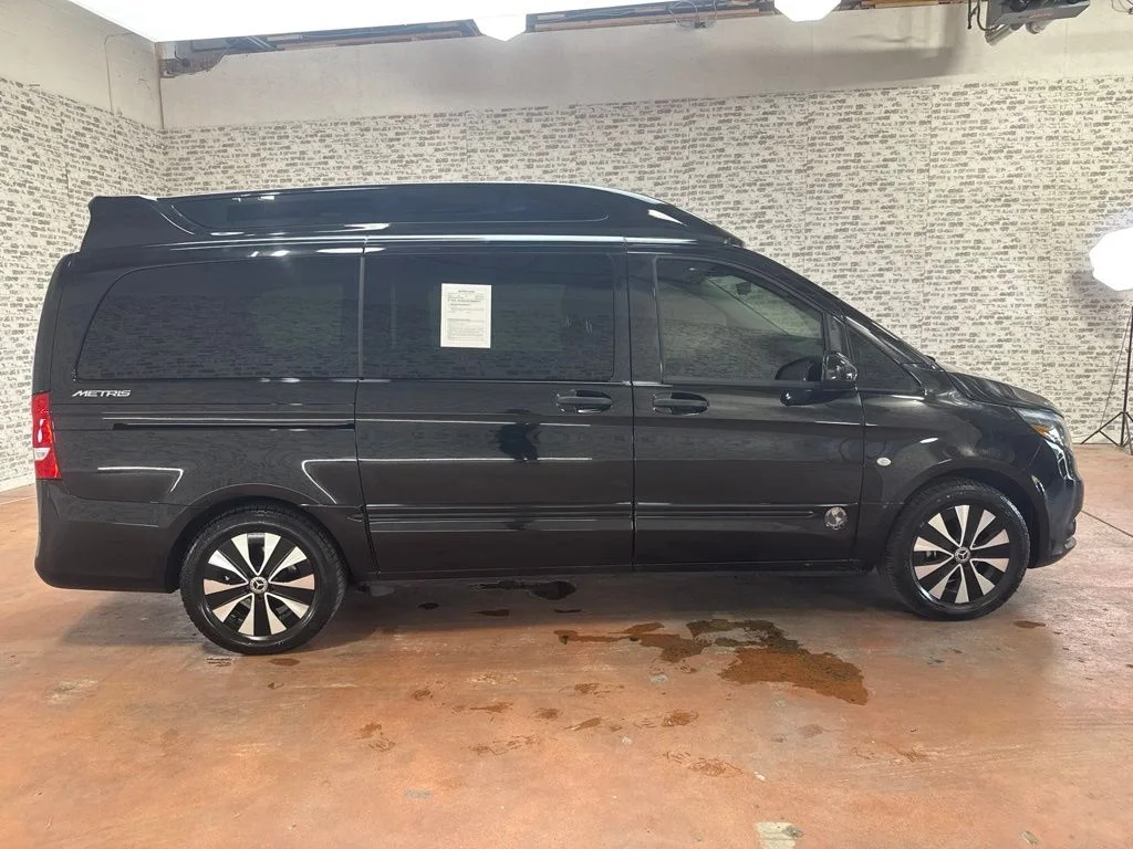 Used 2022  Mercedes-Benz Passenger image 8