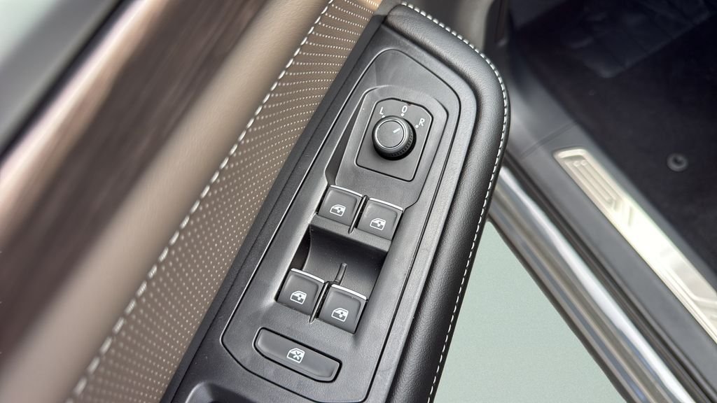 New 2026 Pure Gray Volkswagen 2.0T SEL image 31