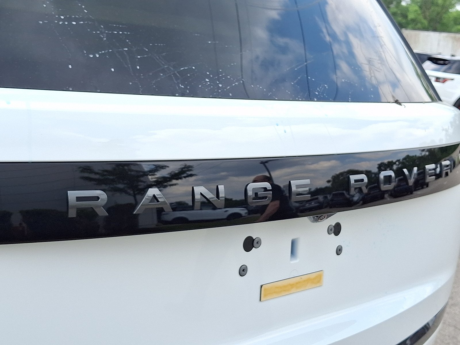 New 2026 Fuji White Land Rover P400 SE image 22