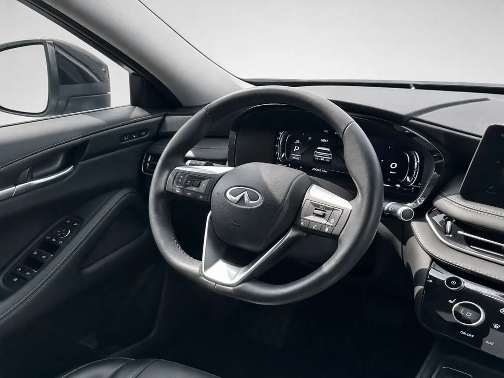 Used 2024 Silver INFINITI LUXE image 28