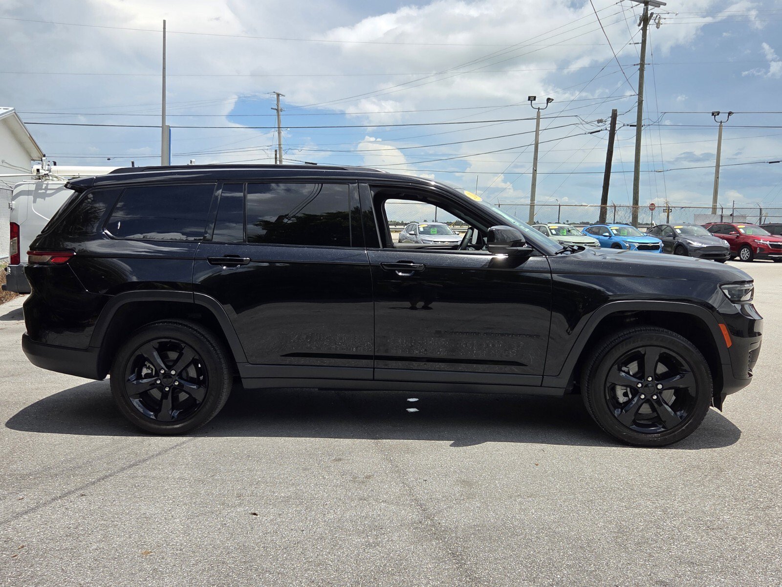 Used 2024 Diamond Black Crystal Pearlcoat Jeep Altitude X image 6