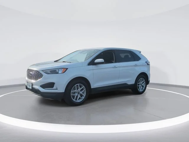Used 2024 White Ford SEL image 4