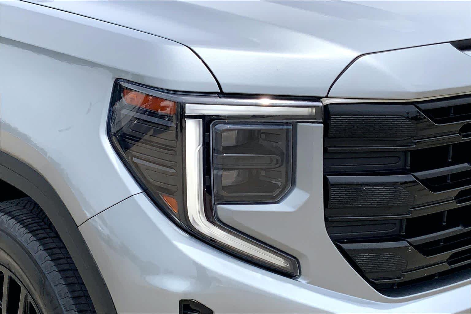 Used 2023 Sterling Metallic GMC Elevation image 27