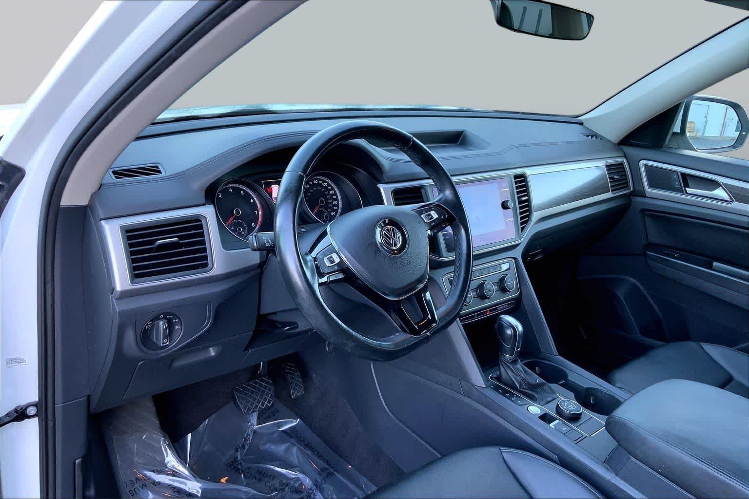 Used 2019 Pure White Volkswagen 3.6L V6 SE w/Technology image 15
