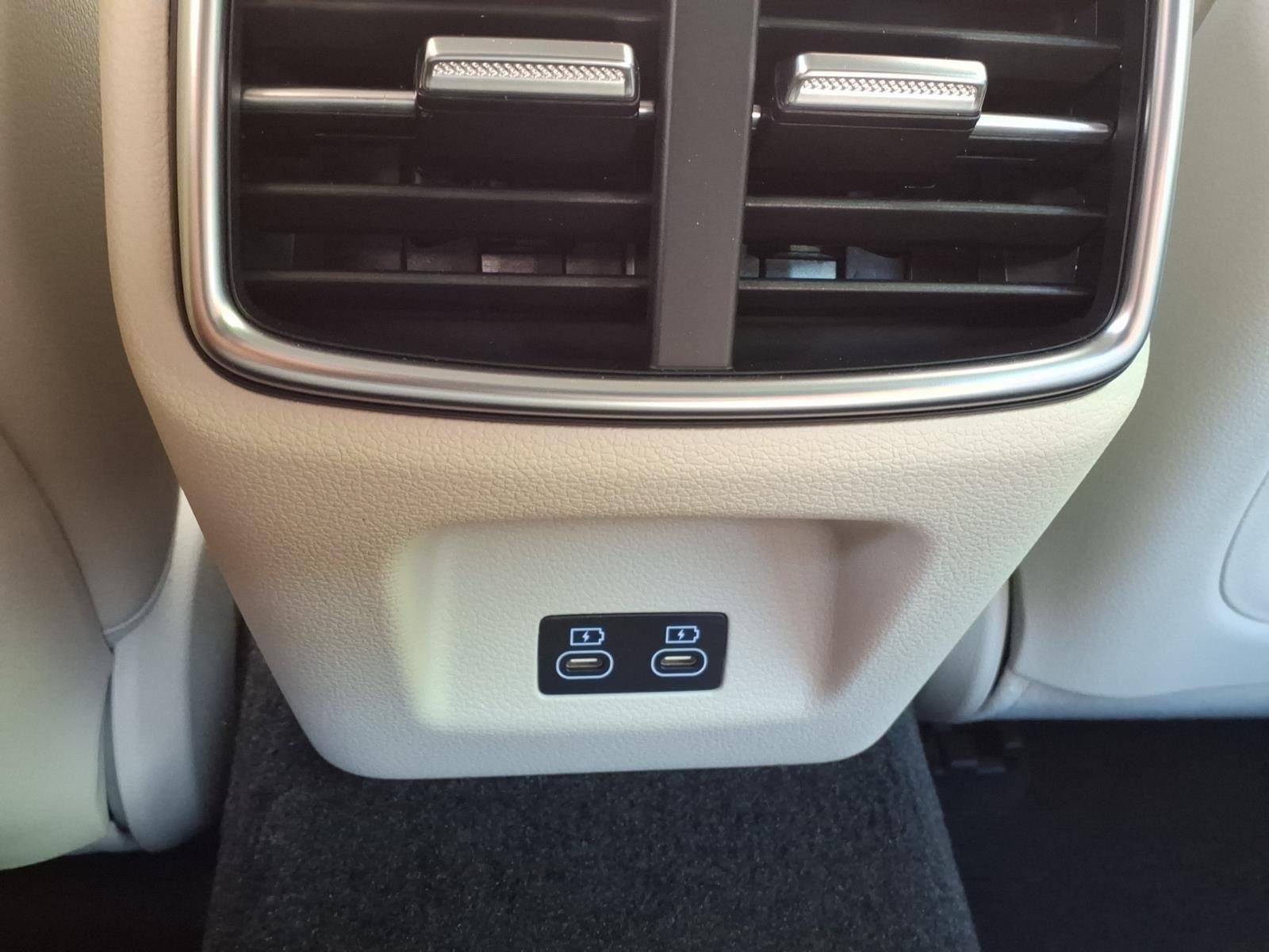 2026 GENESIS G70 Standard - Photo 16