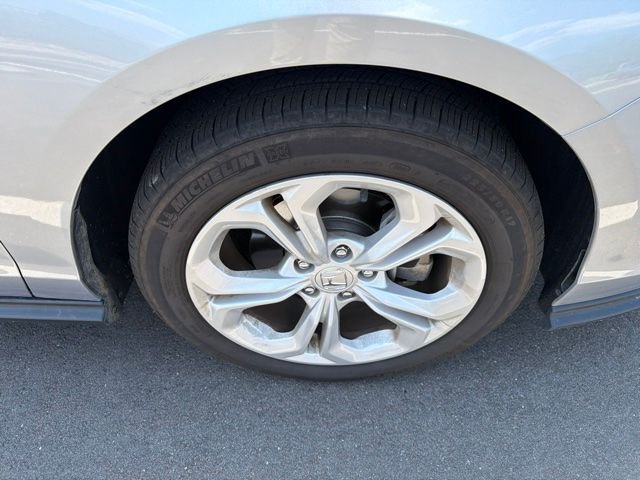 Certified Used 2025 Solar Silver Metallic Honda 1.5T LX image 14
