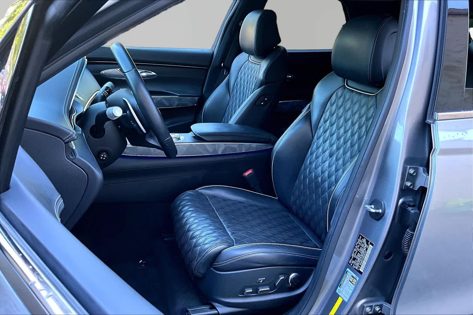 Used 2022 Savile Silver Genesis 3.5T Sport image 8