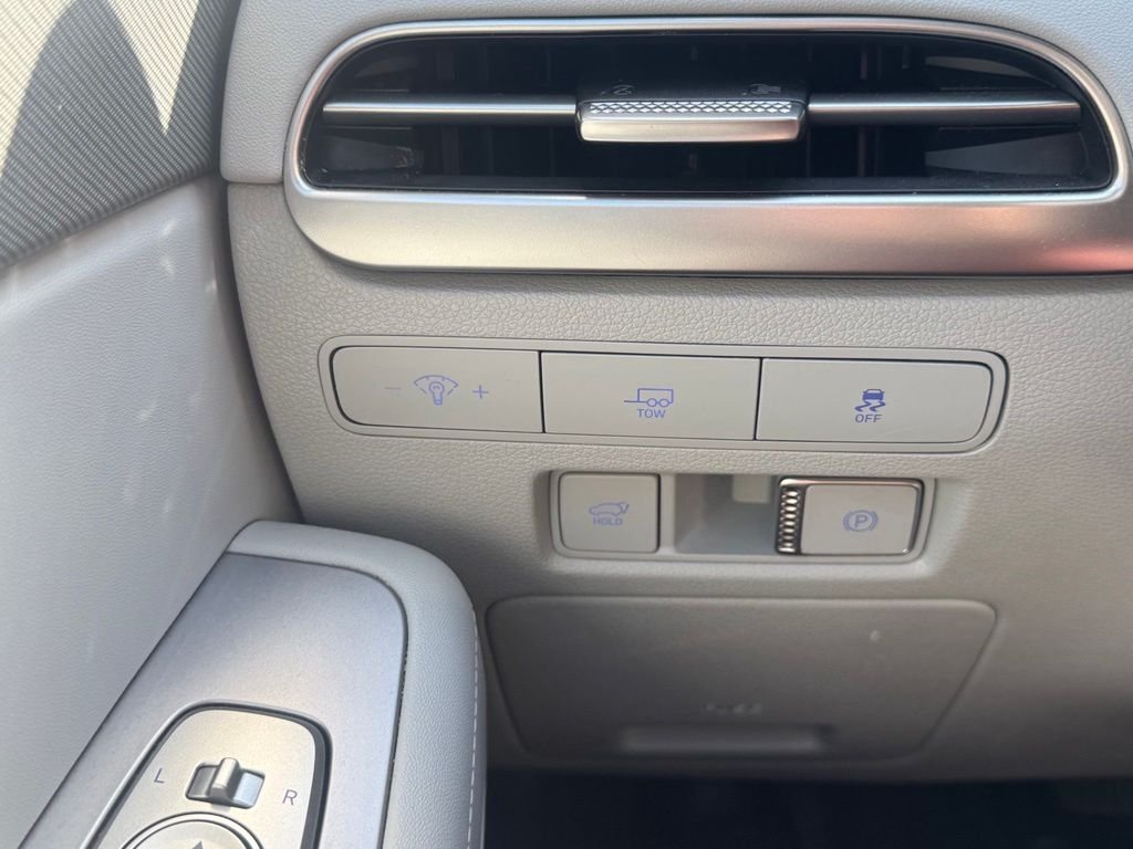 Used 2025 Red Hyundai SEL image 29