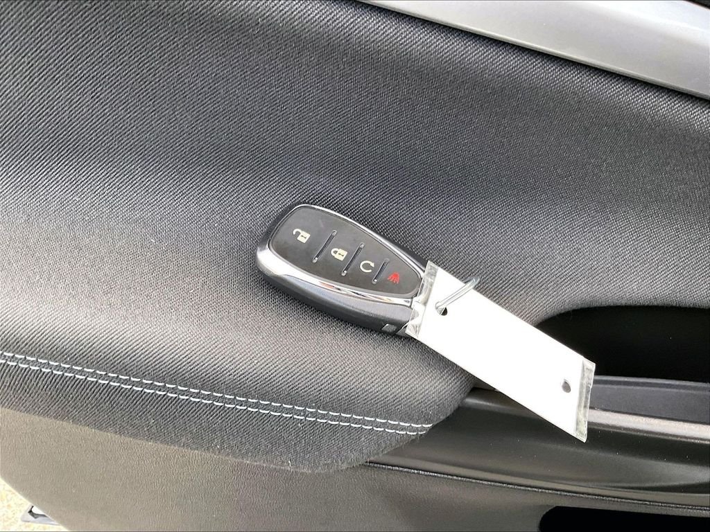 Used 2022 White Chevrolet LT image 29
