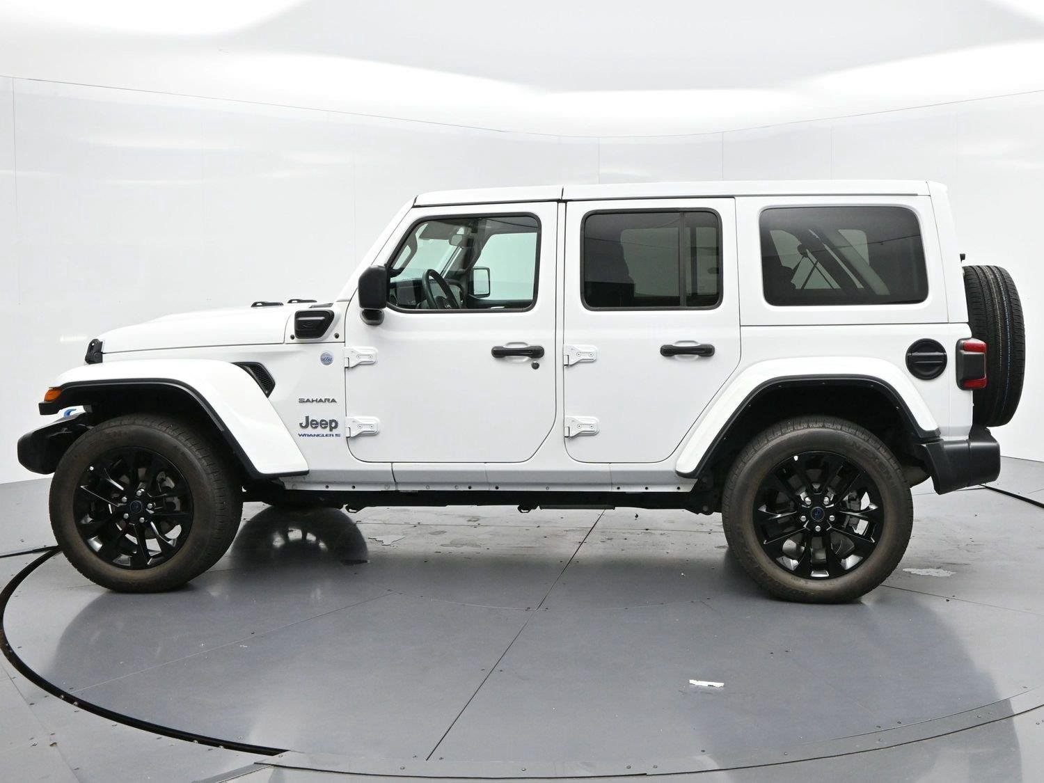 Used 2024 Bright White Clearcoat Jeep Sahara image 5