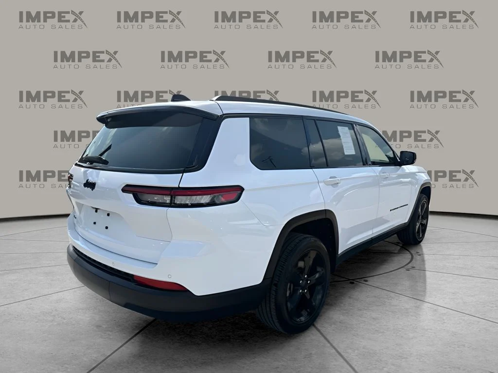 Used 2024 White Jeep Altitude X image 3