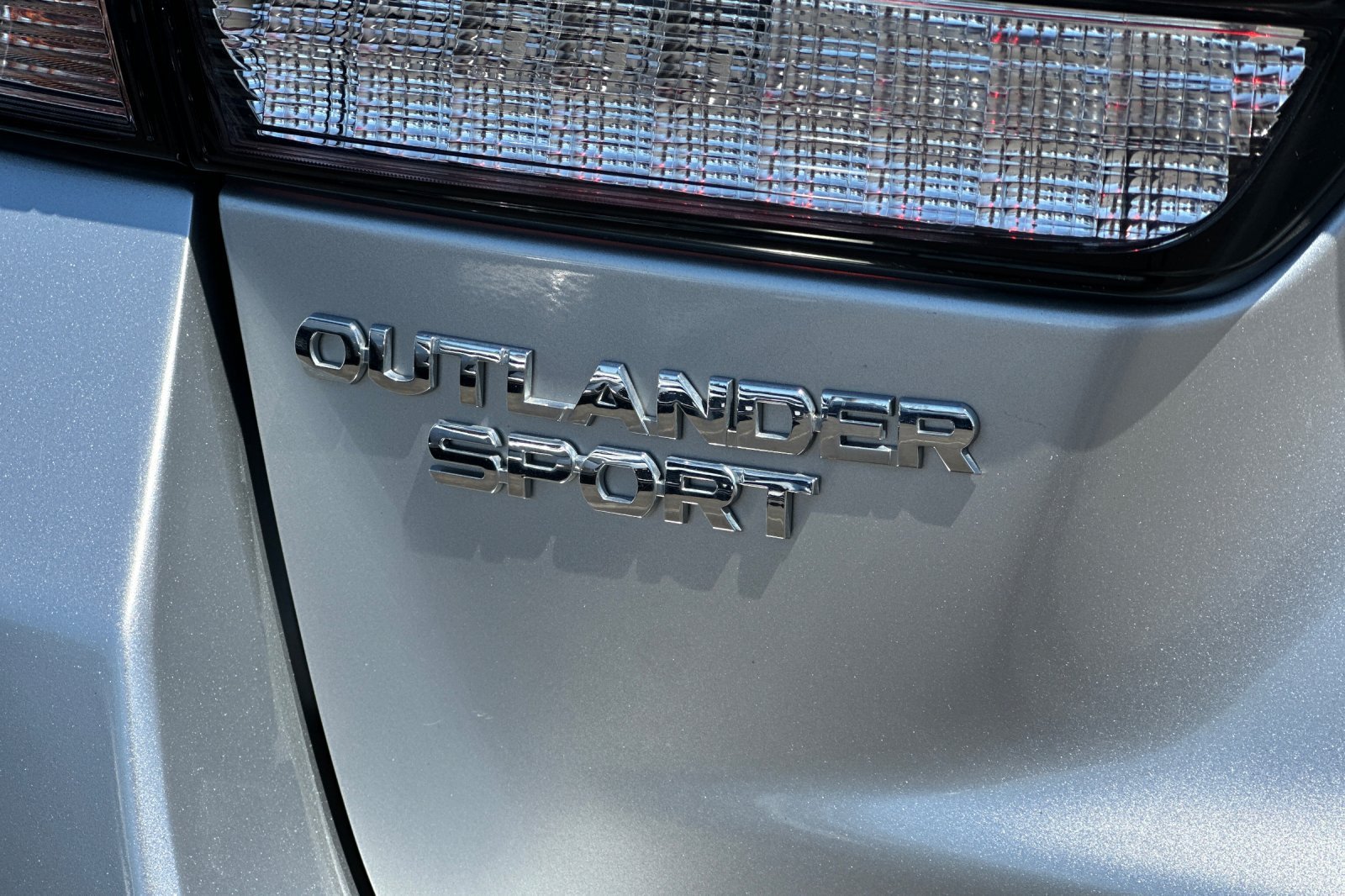 Used 2021 Alloy Silver Metallic Mitsubishi SE image 27