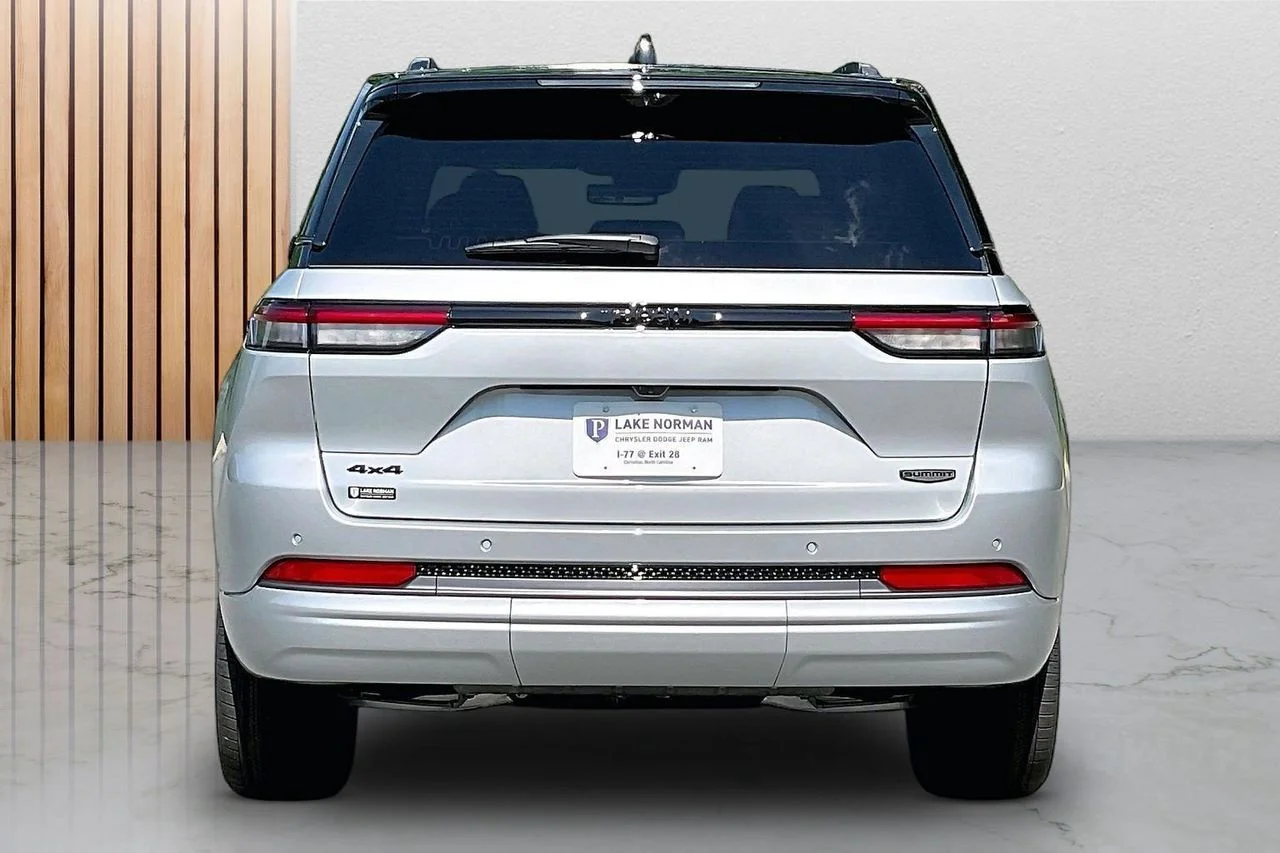 New 2026 Silver Zynith Exterior Paint Jeep Summit image 8