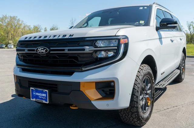 Used 2025 Silver Ford Tremor image 2