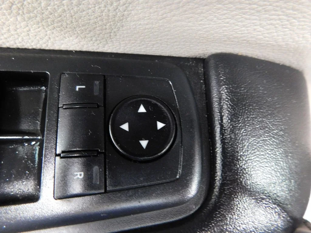 Used 2019 Velvet Red Pearlcoat Chrysler Touring L image 15