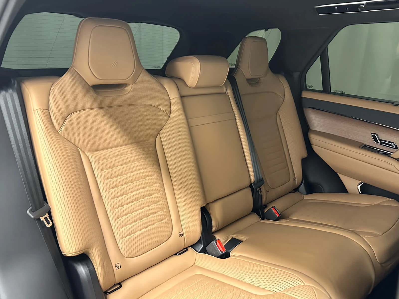 Used 2025 SV BESPOKE MATTE GREEN Land Rover SV Edition Two image 21