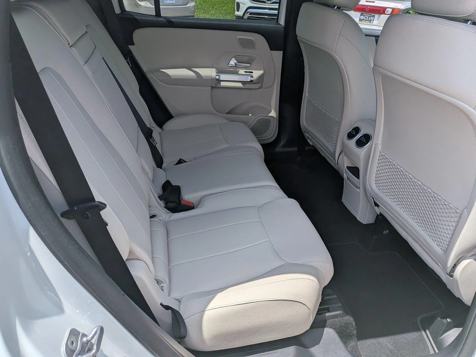 Used 2025  Mercedes-Benz GLB 250 image 34