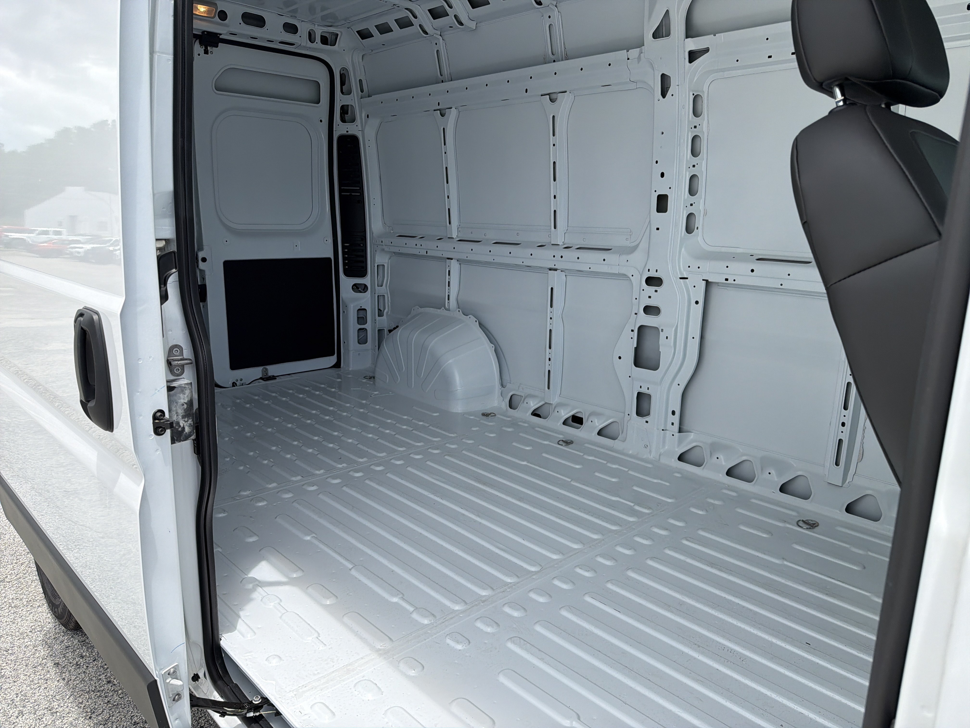 New 2026 Bright White Clearcoat RAM Tradesman image 16