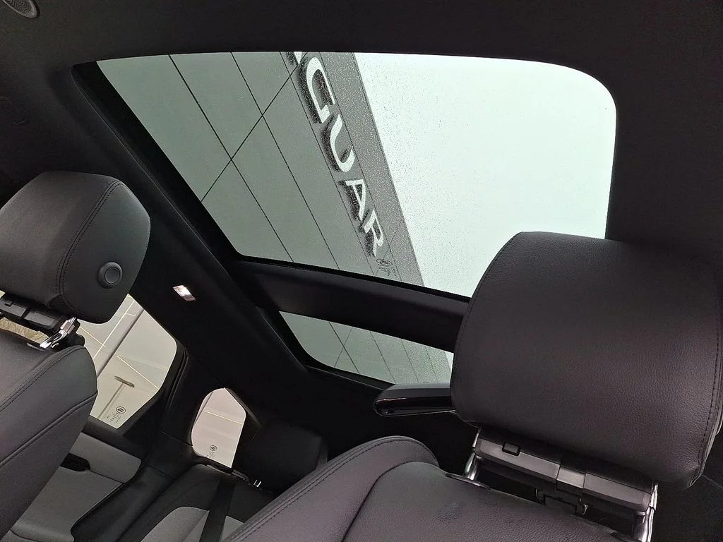 New 2026  Land Rover Dynamic image 9