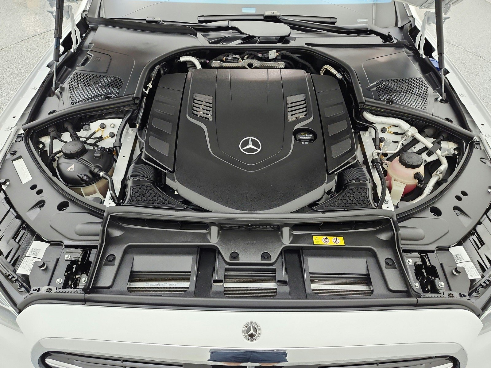 Certified Used 2025 MANUFAKTUR Moonlight White Magno Mercedes-Benz S 580 4MATIC® Sedan image 16