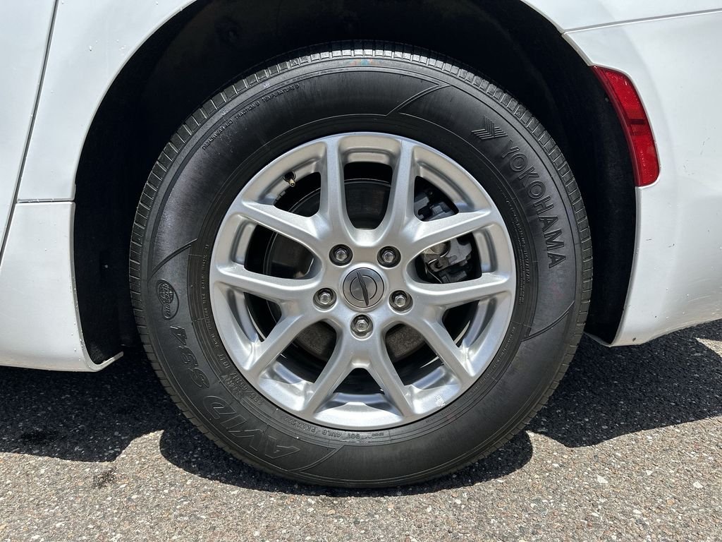 Used 2023 White Chrysler LX image 33