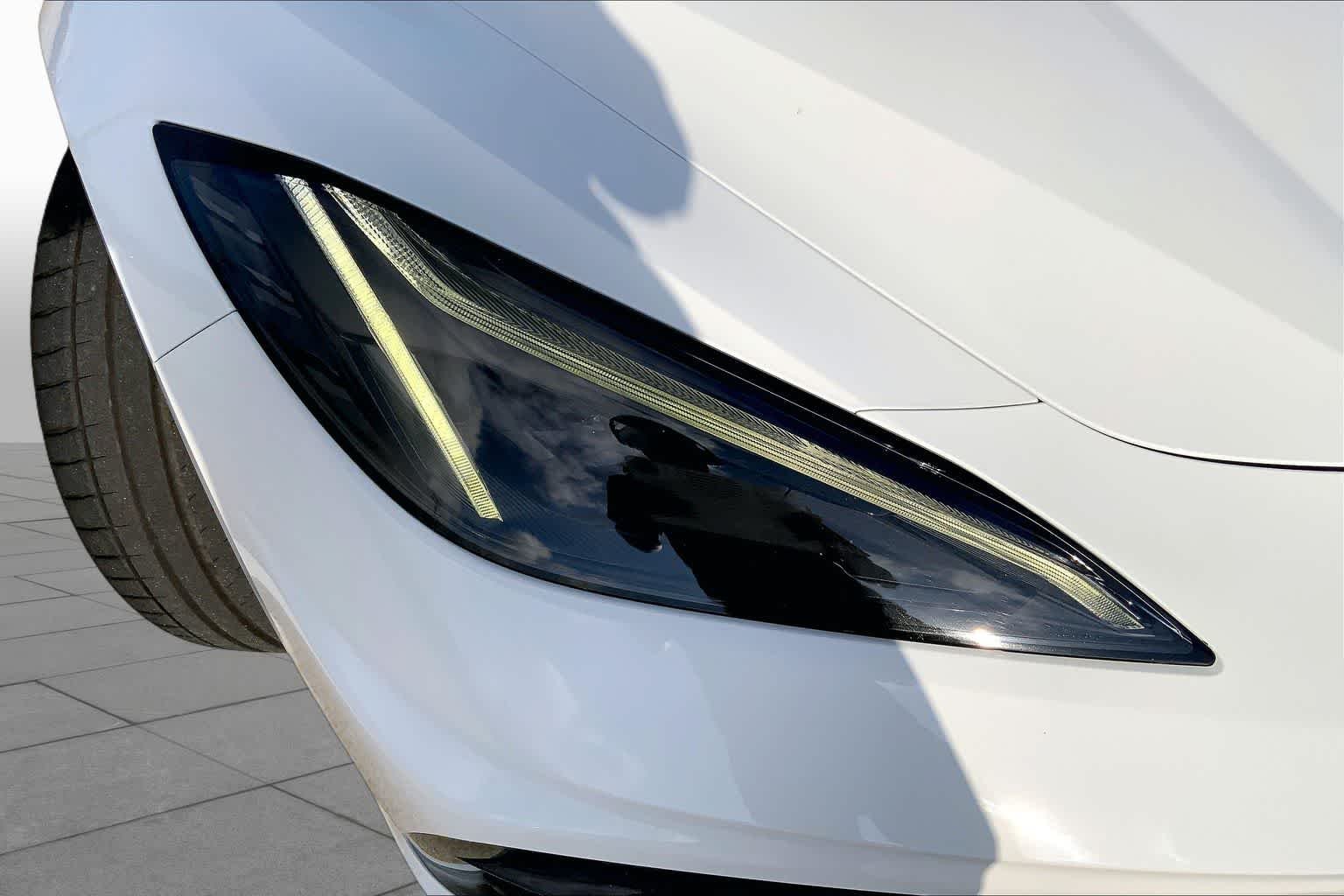 Used 2020 Arctic White Chevrolet 3LT image 21